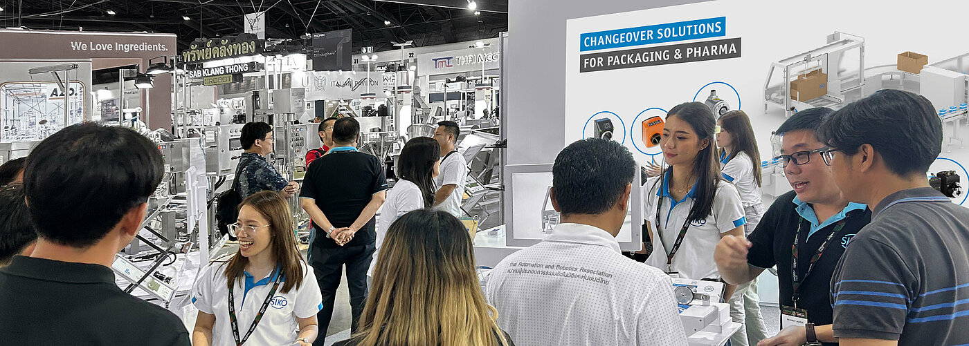 SIKO employees talking with customers at a trade show in Asia