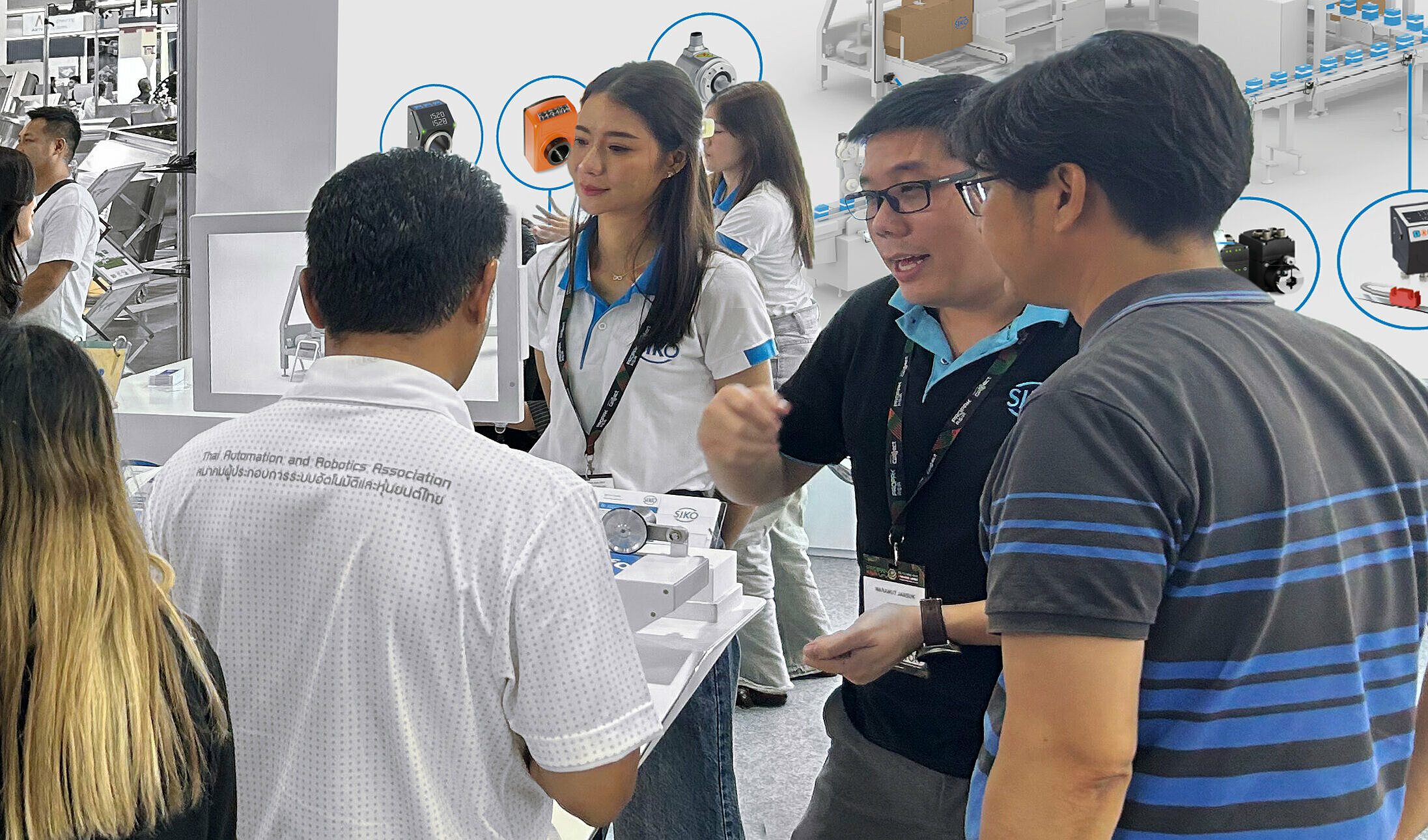 SIKO-Mitarbeiter im Kundengespräch auf einer Messe im Asien
